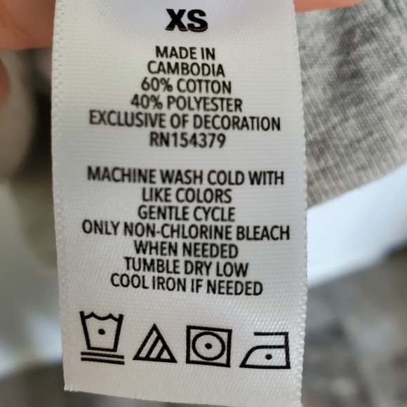 Grey Aeropostale hoodie in the size XS bundle and save I give a good price :) - Picture 5 of 5